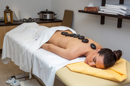 Terapia lávovými kameňmi WellMed hotel Slovakia