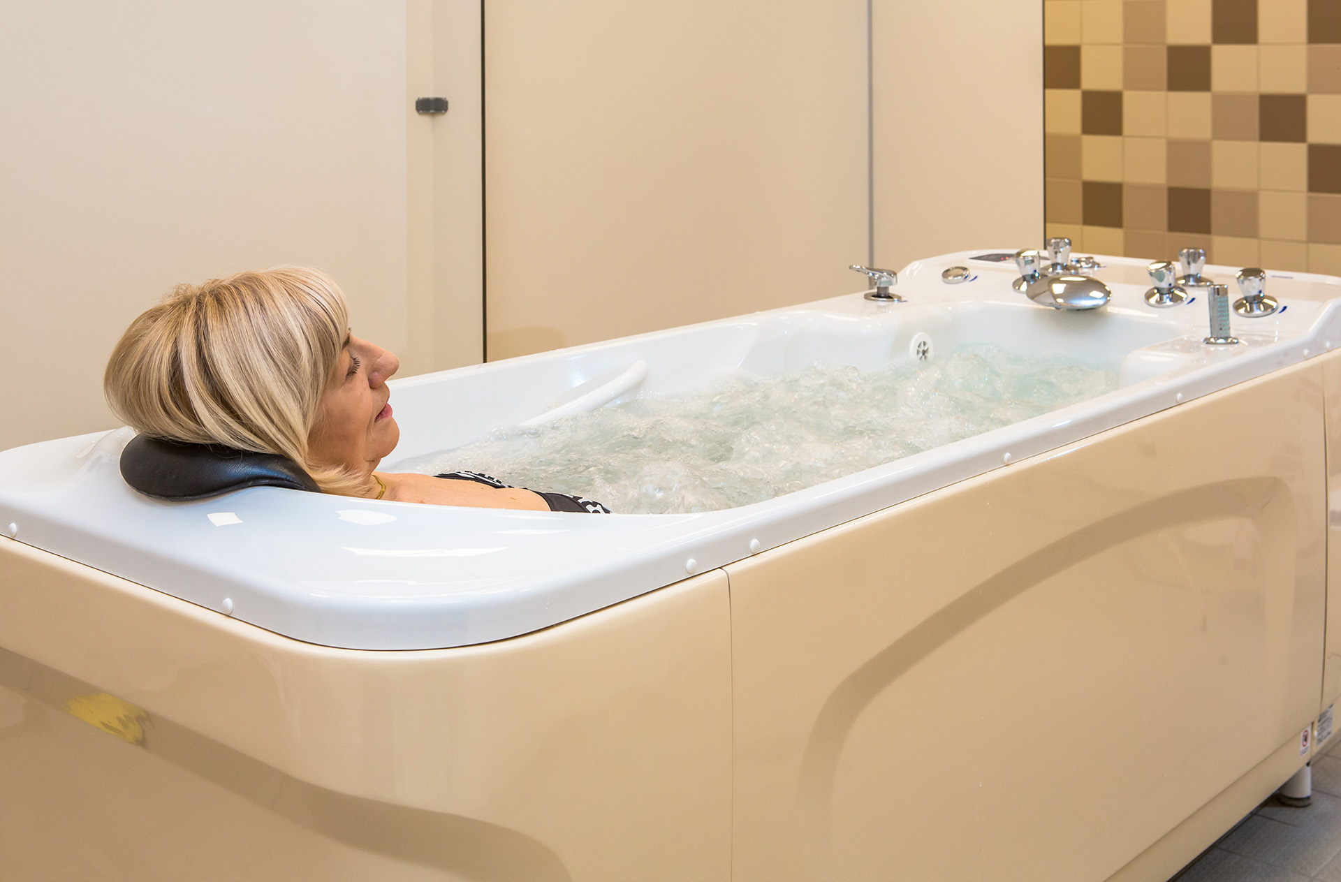 Hydromassage-Badewanne
